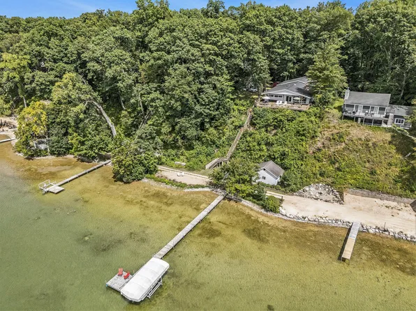 59688 Summit Rd, Three Rivers, MI 49093