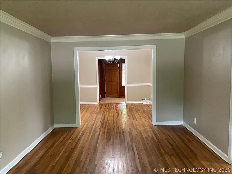 1644 S Knoxville Ave — Photo 3