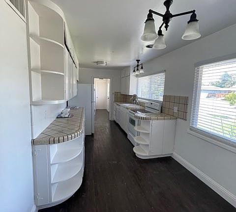 4th image of 1141 W Stanton Way