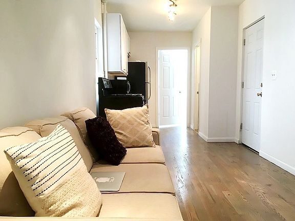 3rd image of 182 Meserole St #2
