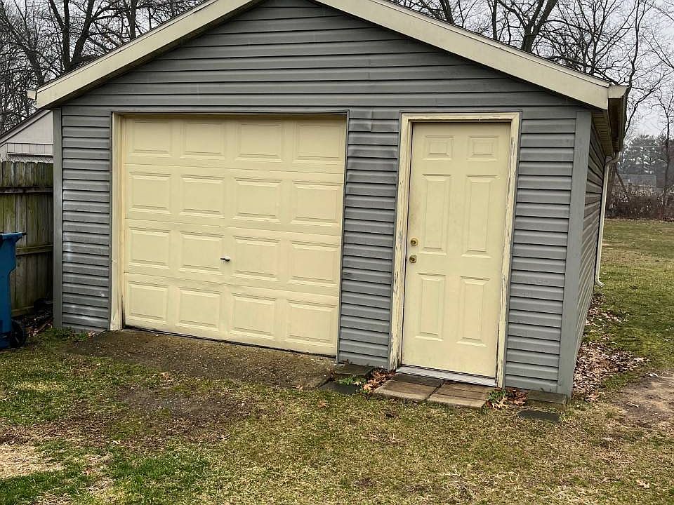 2nd image of 1803 Lynn St
