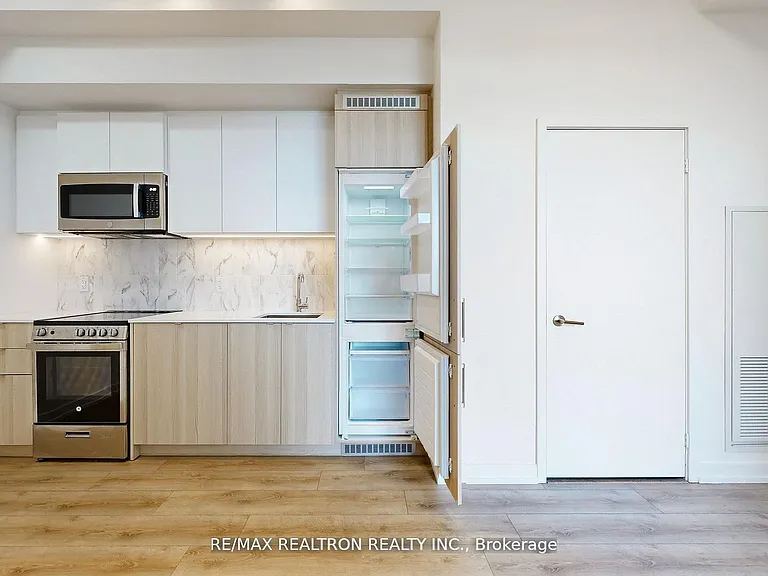 500 Dupont St #301 — Photo 13