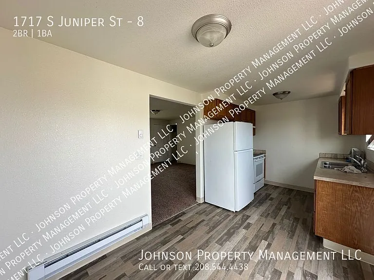 1717 S Juniper St #8 — Photo 4