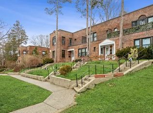 40-01 Little Neck Pkwy #B16, Little Neck, NY 11363