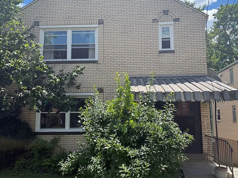 2121 Pioneer Avenue — Photo 1
