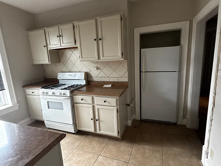 4423 S Indiana Ave #3 — Photo 2