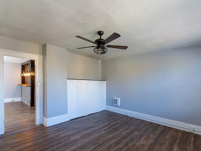 1912 W 44th St #2 — Photo 7