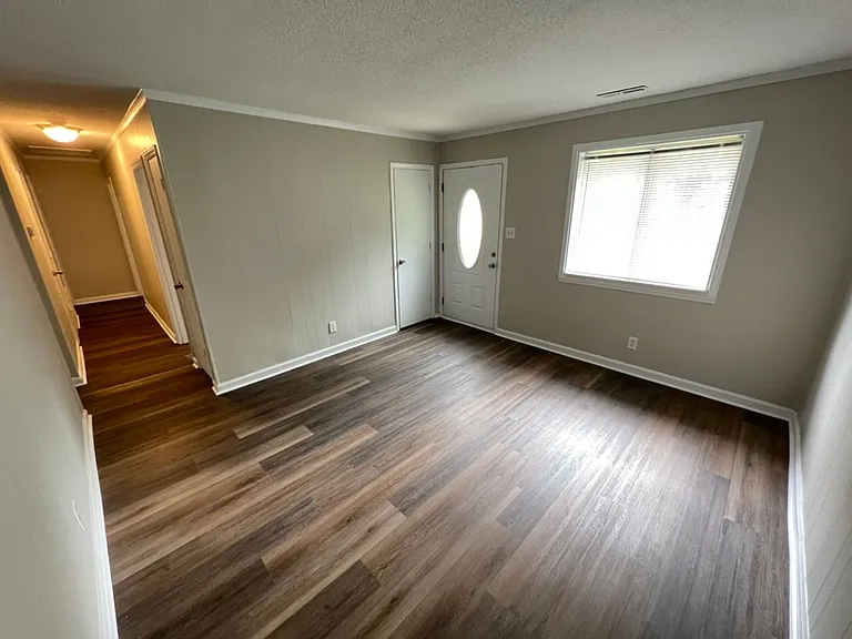 104 Beverly Dr — Photo 5
