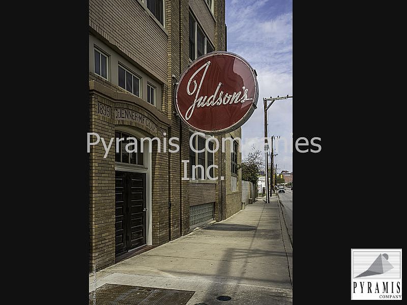 1st image of 831 S Flores St