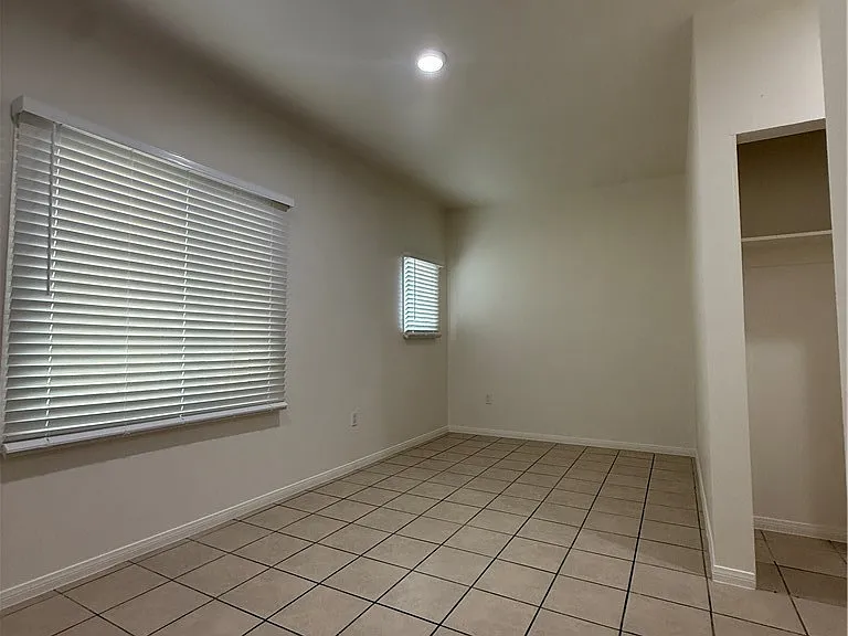 1085 Hoffman Ave #10 — Photo 8