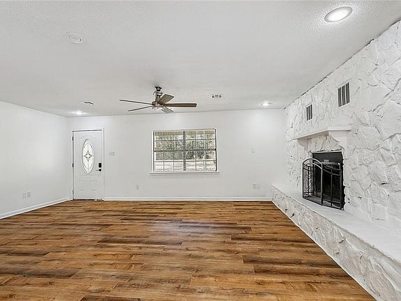 3rd image of 81020 Father Francis Dr