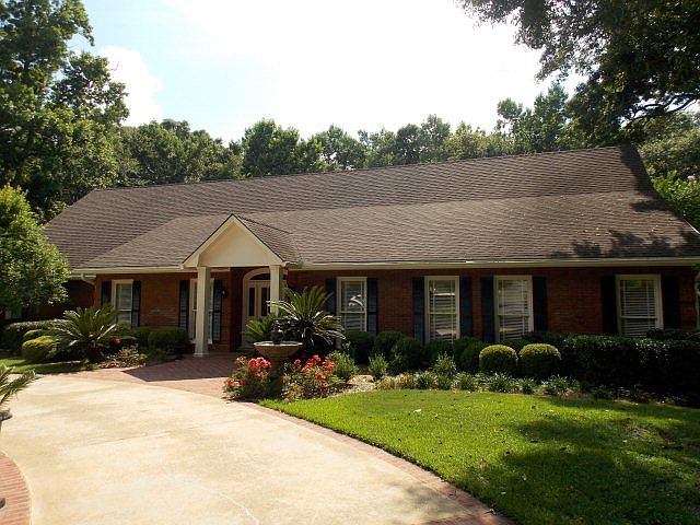 1st image of 1121 Ravenwood Cir