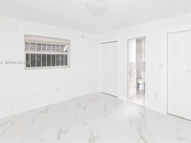 1060 NE 78th Street Rd #3 — Photo 13