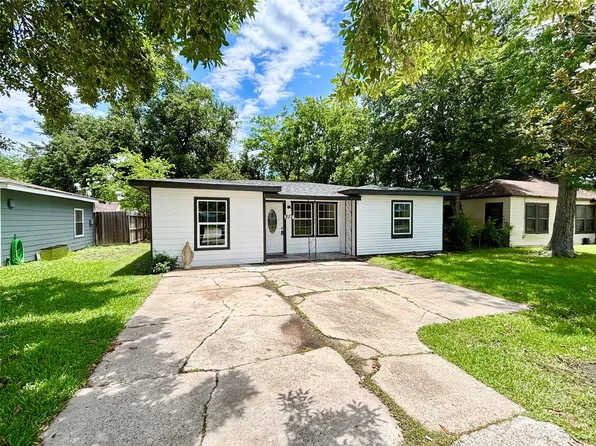 317 San Jacinto St, La Porte, TX 77571