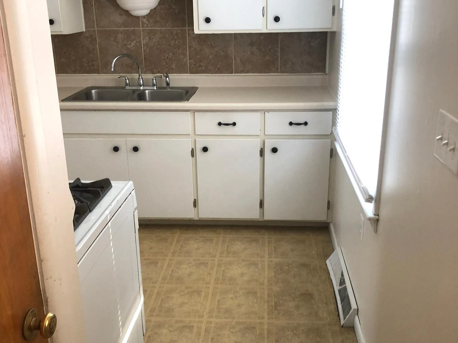 3 bed, 845 sqft, $1,600 — Photo 3