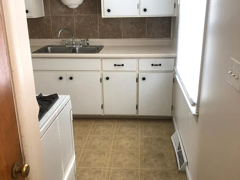1249 Eastern Pl NE — Photo 3