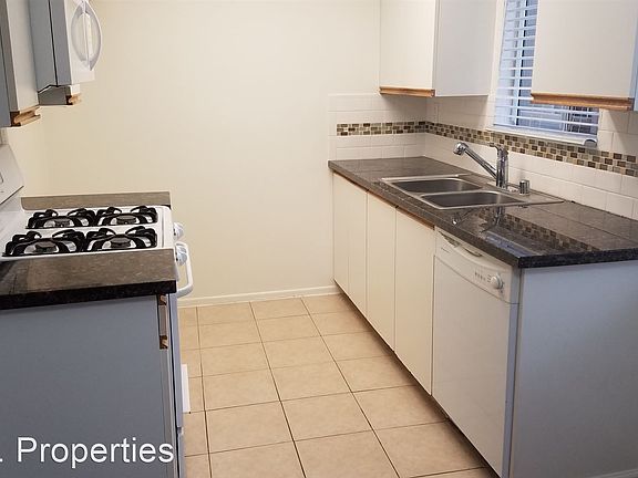 3rd image of 5002 Tujunga Ave APT 204