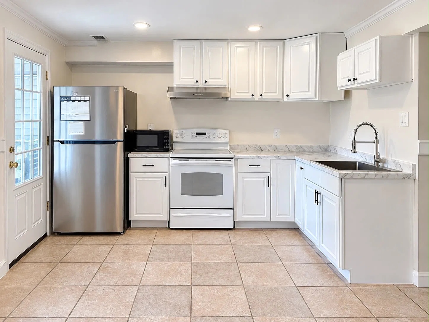 2 bed, 800 sqft, $2,000 — Photo 1