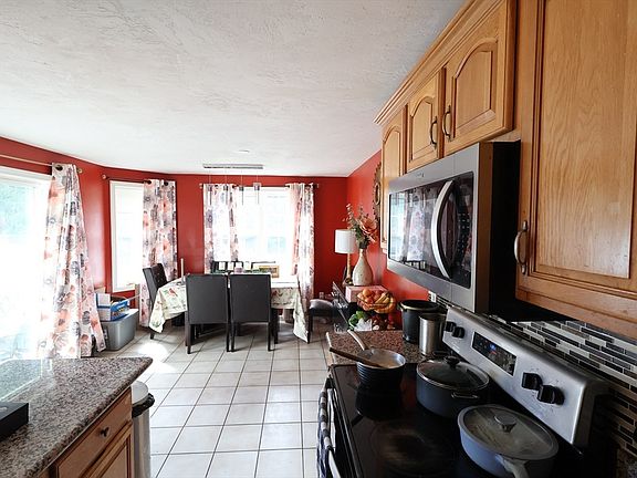 5th image of 74 Sophia Dr