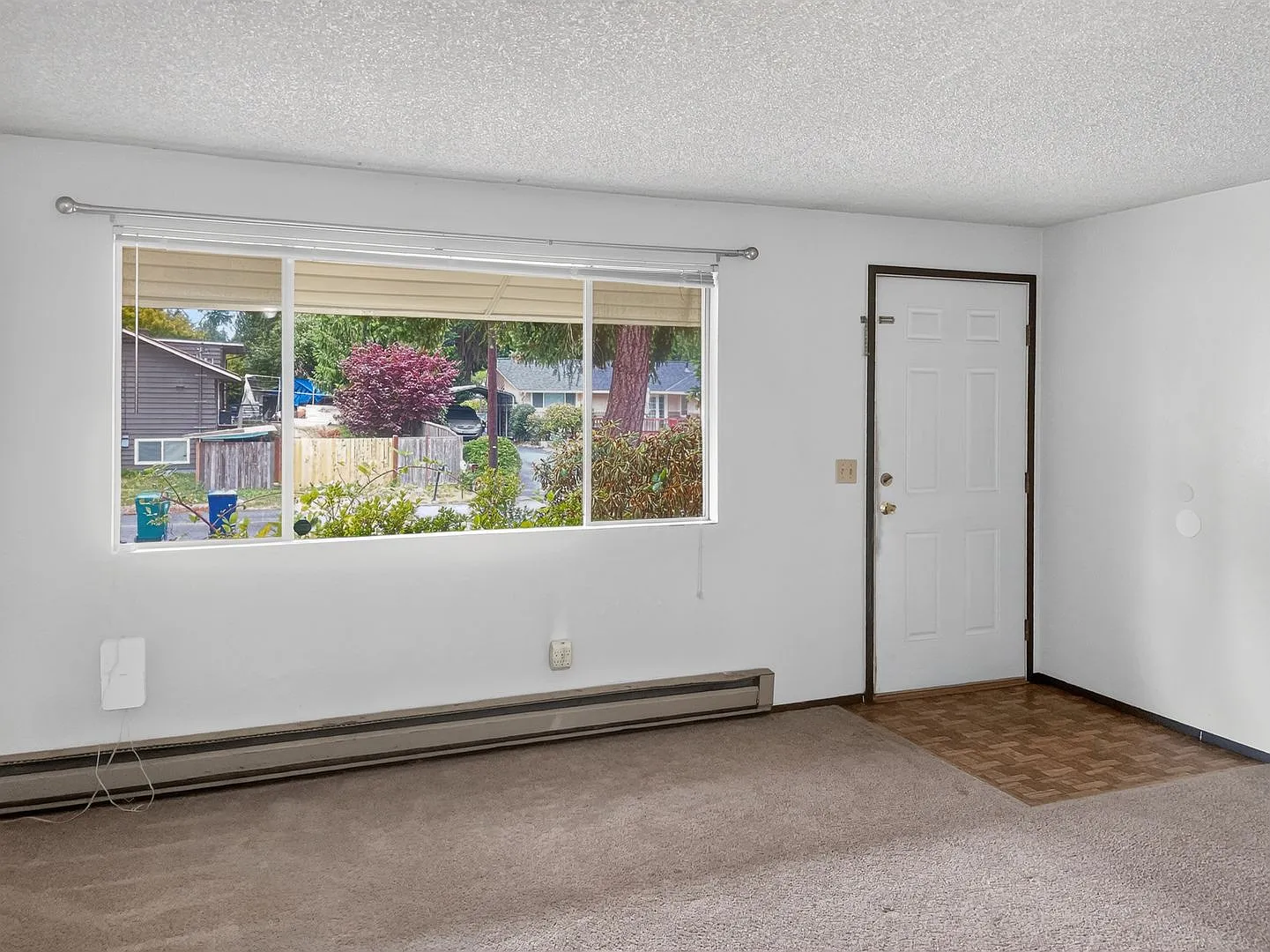 3 Bedroom Single Level Home in Lynnwood — Photo 2