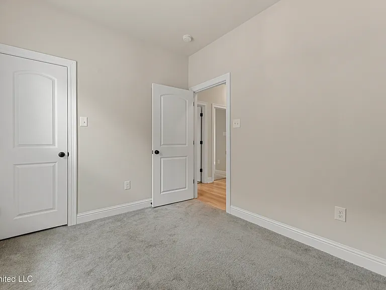 3766 Hamilton Dr — Photo 12