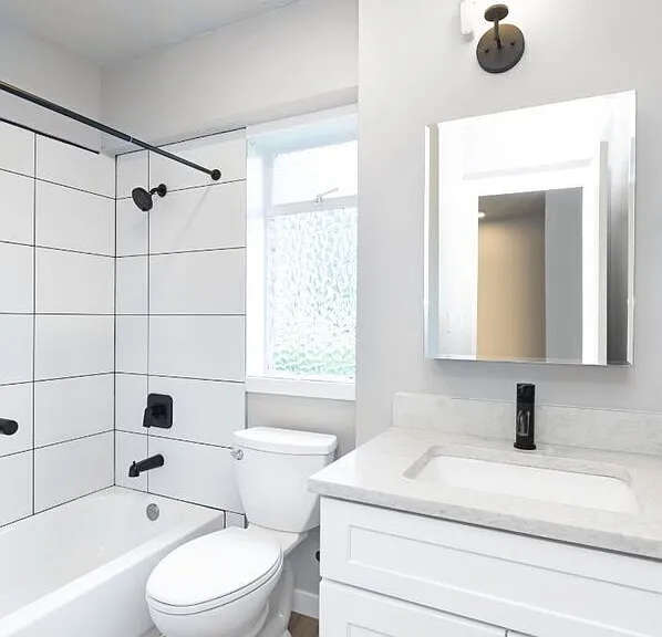 443 Bellevue Ave E — Photo 32