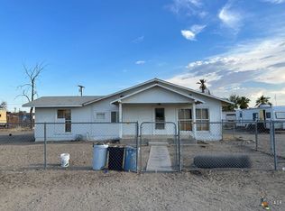 261 E 4th St, Niland, CA 92257