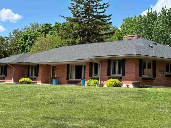 1 Colonial Cir, Storm Lake, IA 50588