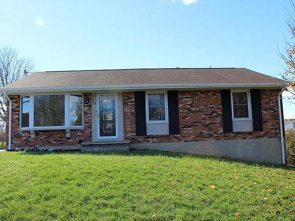 3rd image of 919 Emerald Dr