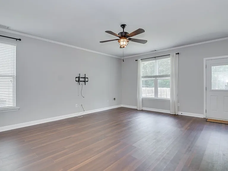 511 Sebastian Dr — Photo 14