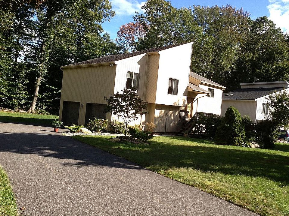 1st image of 6 Lesa Ln