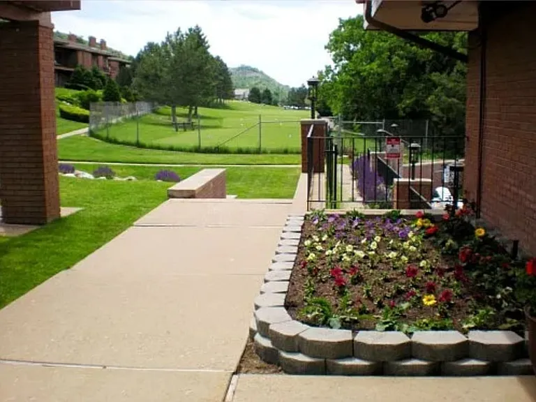 1340 Ridgewood Ln — Photo 36