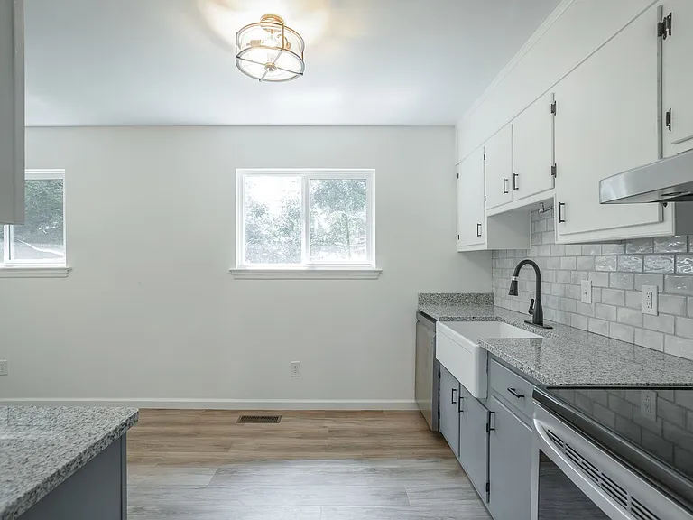 1364 Meadowood Dr — Photo 63