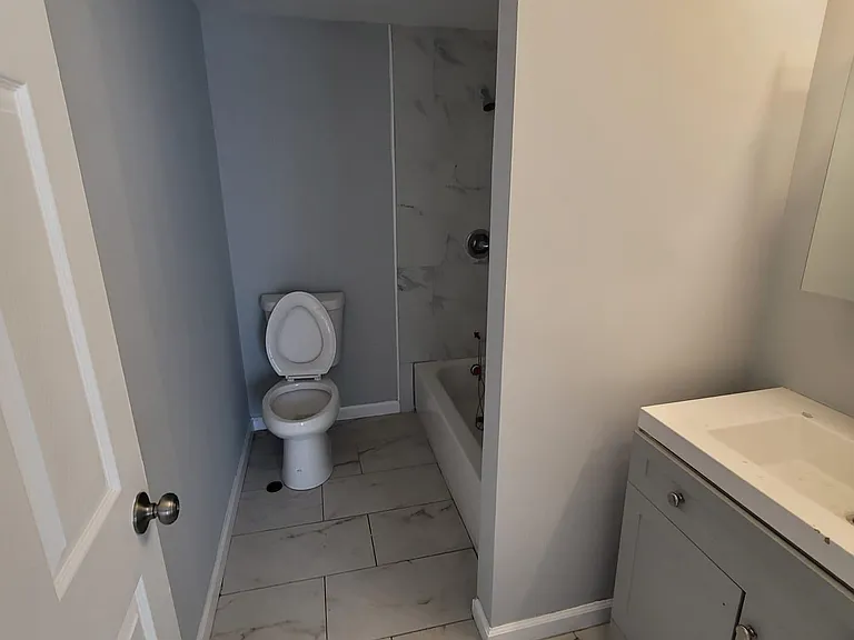 1029 E Grand St #2 — Photo 5