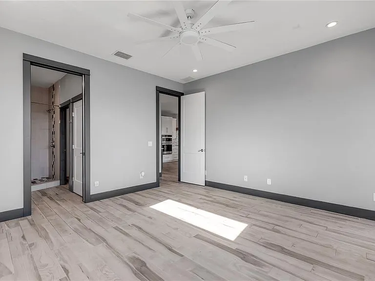 701 E 3rd Ave #PENTHOUSE — Photo 32