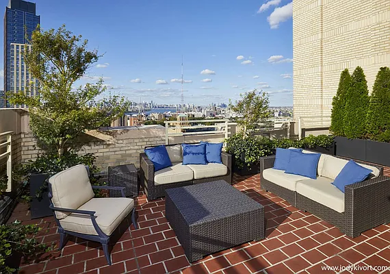 Sold by Compass | media 10