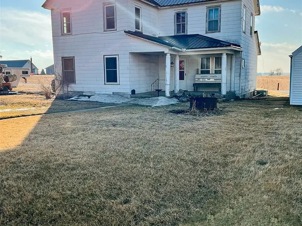 228 Main St, Colesburg, IA 52035