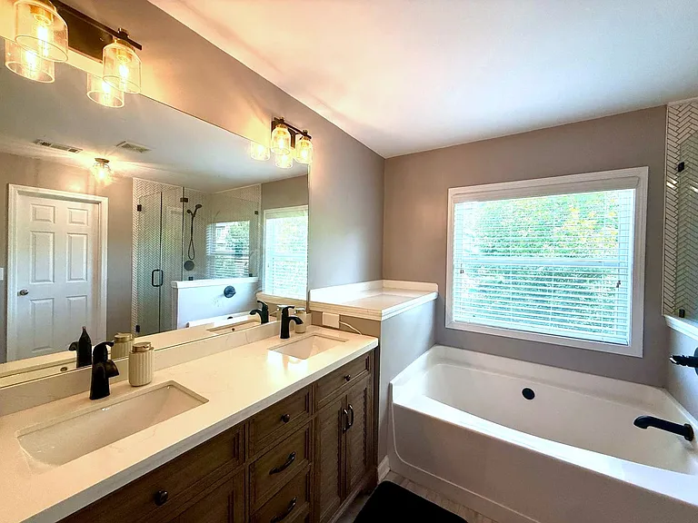 6085 Bentley Way — Photo 11