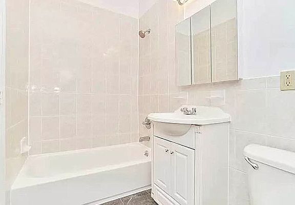 5th image of 1299 1st Ave #3SS