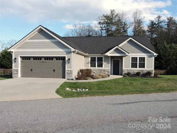 128 Shoeing Box Way, Hendersonville, NC 28792