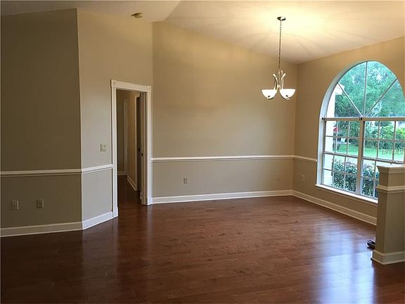 4th image of 308 Weir Dr