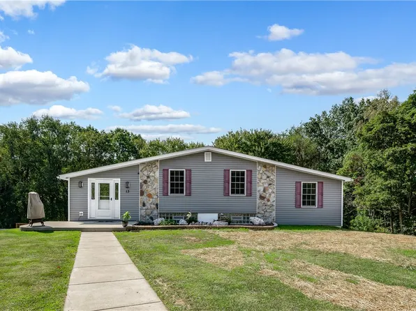 13 Crocker Ln, New Castle, PA 16105