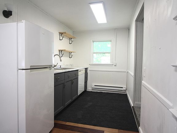 5th image of 208 S Lafayette St