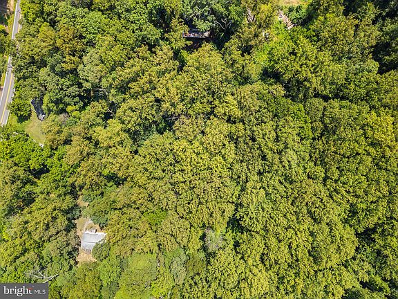 3rd image of 31 Shenandoah River Dr