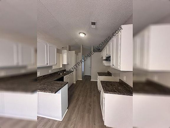 3rd image of 1063 Squire Mansion