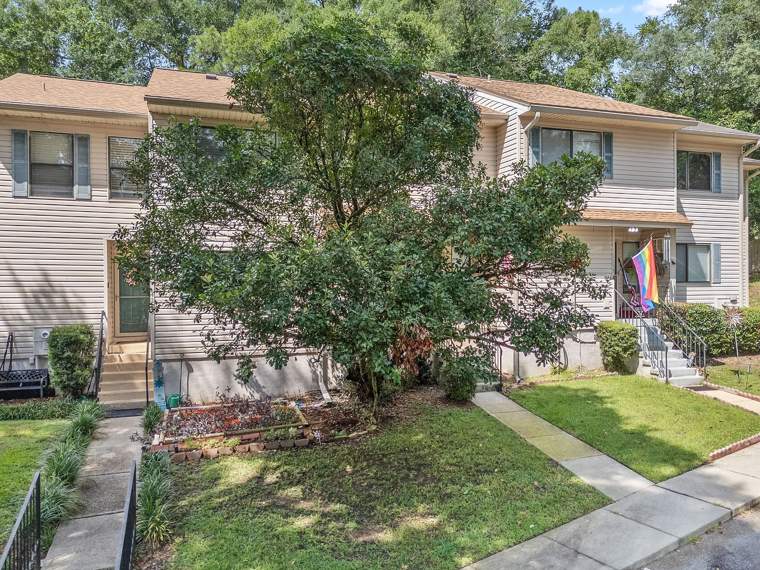 2 bed, 1.5 bath, 1092 sqft, $1,600 — Photo 3