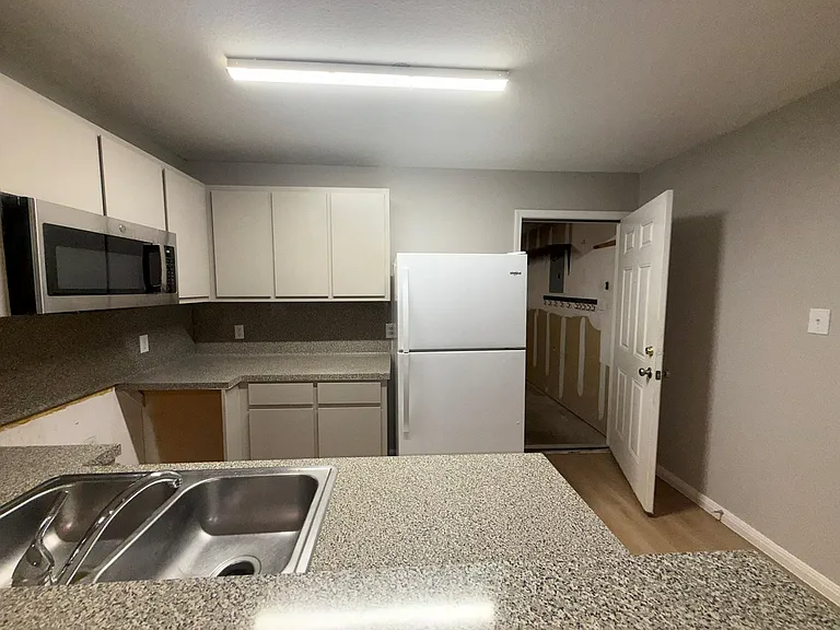2906 Kestrel Dr #B — Photo 10