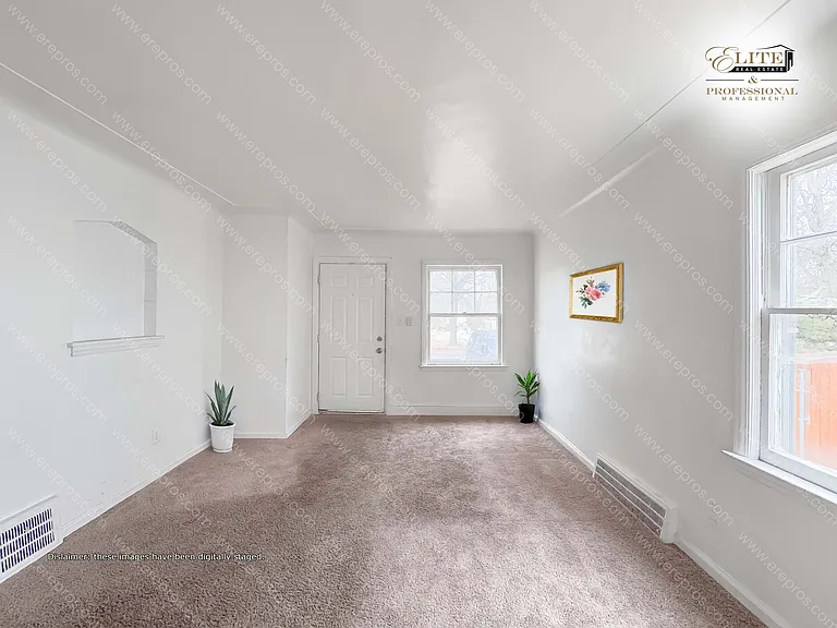18759 Grandville Ave — Photo 5