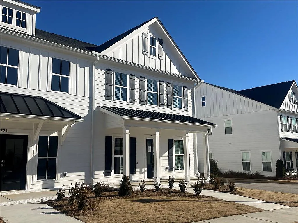 3 bed, 2.5 bath, 1985 sqft, $2,395 — Photo 3