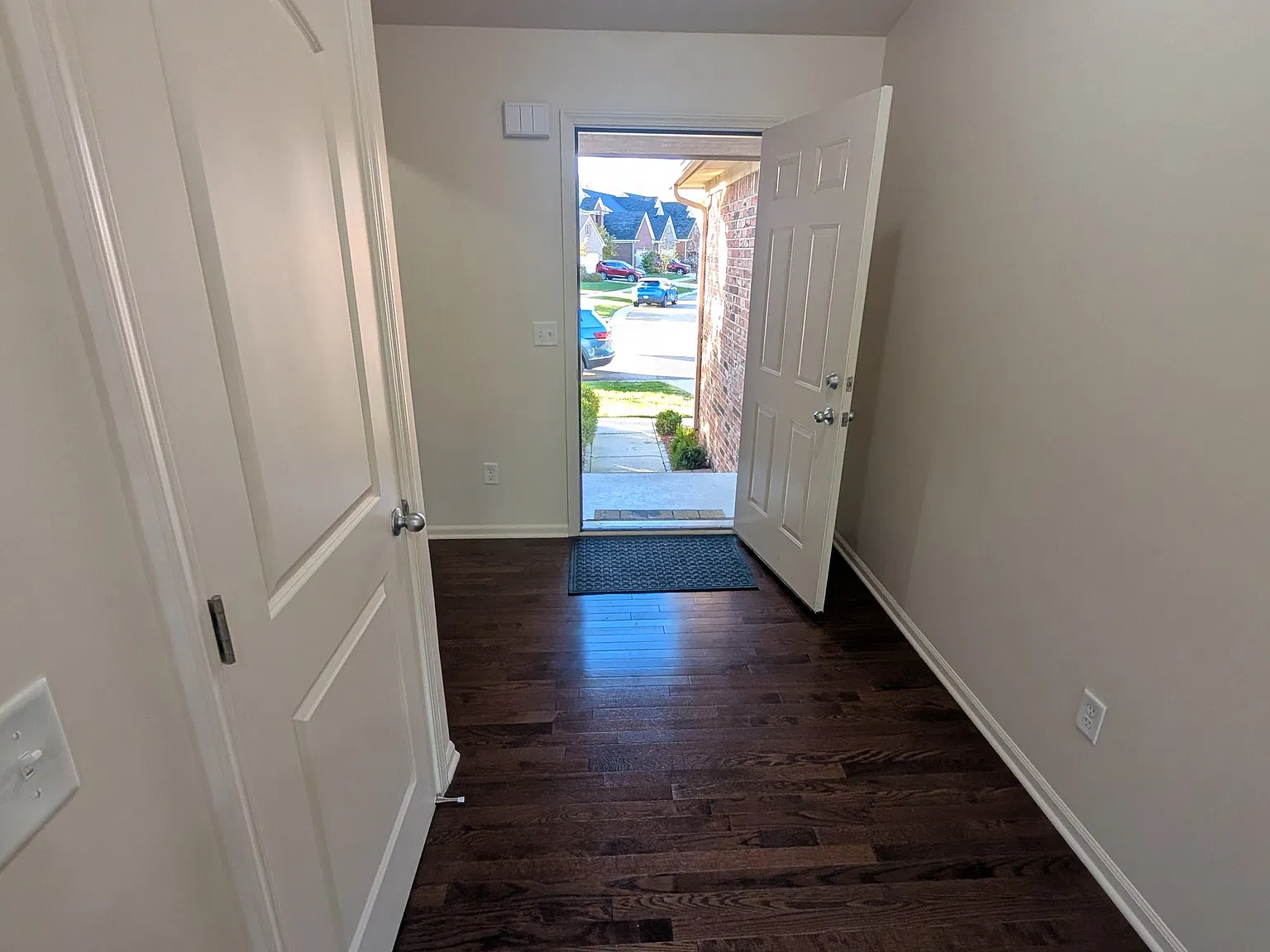 3 bed, 1602 sqft, $3,000 — Photo 2